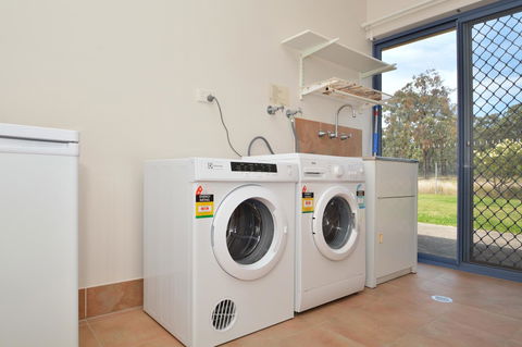 JE Guesthouse, Central To All The Hunter Valley Has To Offer - Accommodation Brunswick Heads 38