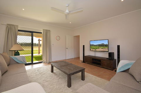 JE Guesthouse, Central To All The Hunter Valley Has To Offer - Accommodation Brunswick Heads 4