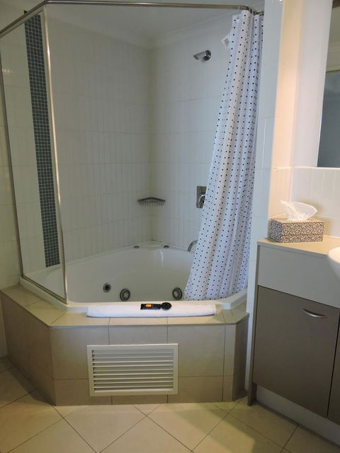 BASE Holidays - Ettalong Beach Premium Apartments - Accommodation Brunswick Heads 16