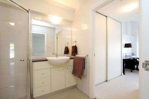 Waterfront Apartment On Sydney Harbour - Accommodation Brunswick Heads 4