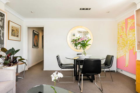 Waterfront Apartment Brimming With Inspirational Artwork - Accommodation Brunswick Heads 12