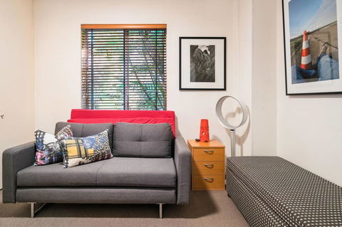 Waterfront Apartment Brimming With Inspirational Artwork - Accommodation Brunswick Heads 14