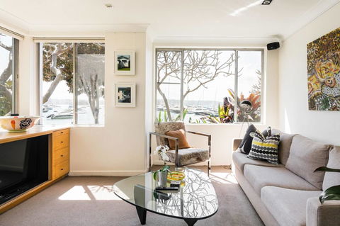 Waterfront Apartment Brimming With Inspirational Artwork - Accommodation Brunswick Heads 0