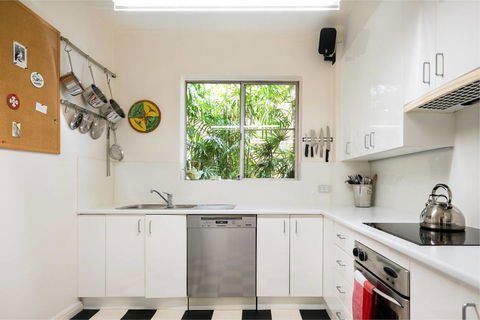 Waterfront Apartment Brimming With Inspirational Artwork - Accommodation Brunswick Heads 10