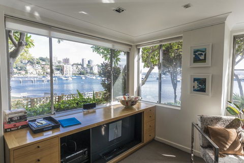 Waterfront Apartment Brimming With Inspirational Artwork - Accommodation Brunswick Heads 5