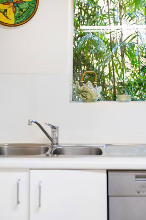 Waterfront Apartment Brimming With Inspirational Artwork - Accommodation Brunswick Heads 15