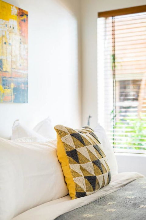Waterfront Apartment Brimming With Inspirational Artwork - Accommodation Brunswick Heads 20