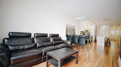 Cozy 5 Bed House In Sydney - Accommodation Brunswick Heads 6