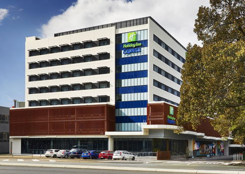 Holiday Inn Express Newcastle, An IHG Hotel - Accommodation Brunswick Heads 1