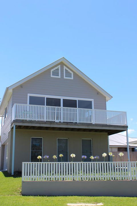 Red Waratah - Accommodation Brunswick Heads 0