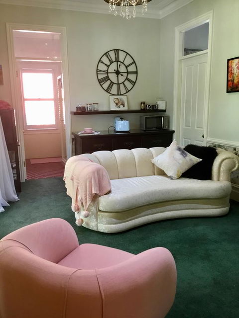 Chanticleer Gardens Barn Cottage With A Pool - Accommodation Brunswick Heads 41