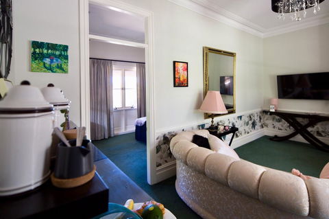 Chanticleer Gardens Barn Cottage With A Pool - Accommodation Brunswick Heads 43