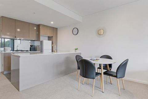 Stylish And Neat Two Bed Apartment In Wentworth Point - Accommodation Brunswick Heads 3