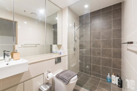 Sydney CBD Modern 2 Bedroom Apartment + Free Car Parking - Accommodation Brunswick Heads 16