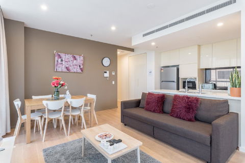 Sydney CBD Modern 2 Bedroom Apartment + Free Car Parking - Accommodation Brunswick Heads 3