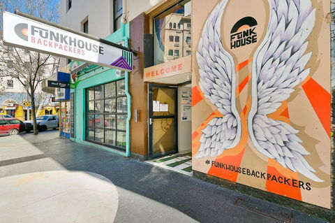Mad Monkey Downtown - Accommodation Brunswick Heads 0