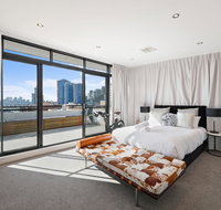 Darling Harbour Penthouse ViewsJacuzzi - Accommodation Brunswick Heads