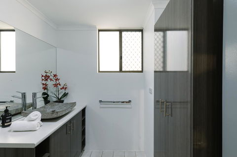 CitySide Apartment - 2 Bedroom With Private Courtyard - Accommodation Brunswick Heads 21