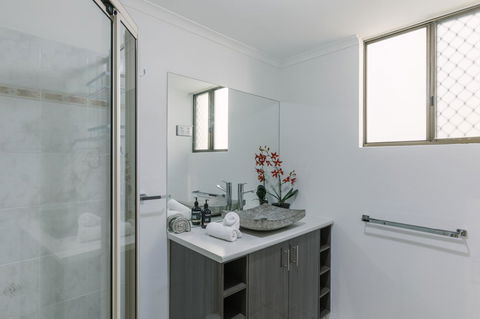 CitySide Apartment - 2 Bedroom With Private Courtyard - Accommodation Brunswick Heads 16