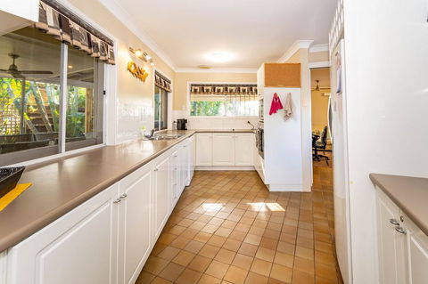 Bribie Beach House, Waterfront Directly Across The Road - Solander Esp, Banksia Beach - Accommodation Brunswick Heads 2