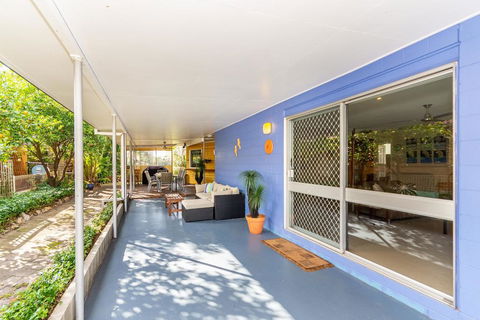 Bribie Beach House, Waterfront Directly Across The Road - Solander Esp, Banksia Beach - Accommodation Brunswick Heads 3