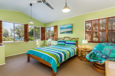 Bribie Beach House, Waterfront Directly Across The Road - Solander Esp, Banksia Beach - Accommodation Brunswick Heads 1