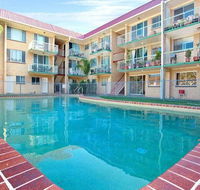 Bribie Beach King bed Unit overlooking pool - Accommodation Brunswick Heads