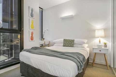 Bright Modern Apartment W Parking And Gym Near CBD - Accommodation Brunswick Heads 2