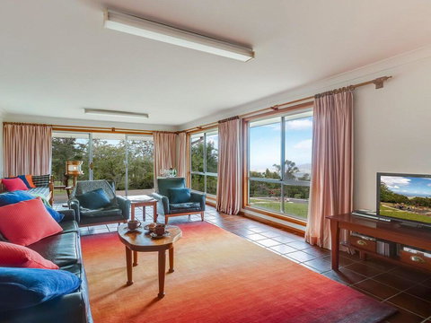 Captain's Lookout - Elevated Ocean Views, Rural Stay - Accommodation Brunswick Heads 3