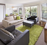 Caribou 3 - Modern  spacious with views over Lake Jindabyne - Accommodation Brunswick Heads