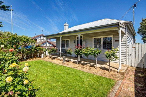 Carrick Fergus - Centrally Located Family Home - Accommodation Brunswick Heads 2