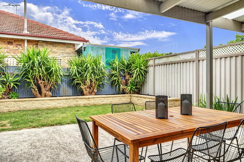 Character Home - Easy Tram To City - Accommodation Brunswick Heads 3