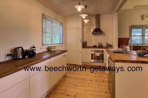 Cherry Blossom Cottage - Beechworth-Getaways - Accommodation Brunswick Heads 1
