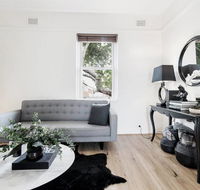Chic Woollahra Pied--Terre with Parking - Accommodation Brunswick Heads