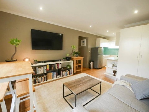 Chic, Pet Friendly & 500m To The Beach W/ Parking - Accommodation Brunswick Heads 0
