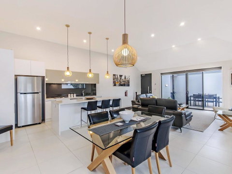 Chimneys On Bank - Accommodation Brunswick Heads 0
