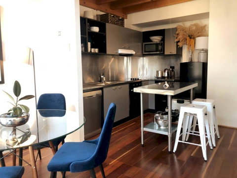 Classic Woolstore Apartment In Teneriffe - Accommodation Brunswick Heads 3