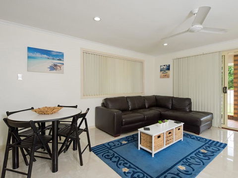 Comfortable Lowset Family Home Only Minutes From The Water! Tarooki St, Bellara - Accommodation Brunswick Heads 2