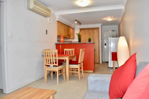 Convenient City Apartment With Pool Gym And Tennis Court - Accommodation Brunswick Heads 1