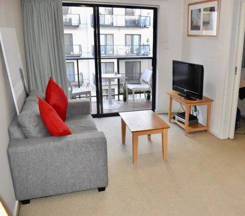 Convenient City Apartment With Pool Gym And Tennis Court - Accommodation Brunswick Heads 0