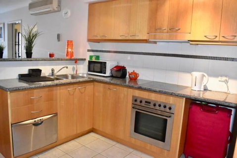 Convenient City Apartment With Pool Gym And Tennis Court - Accommodation Brunswick Heads 3