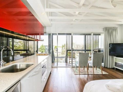 Cool Architect-Designed Studio Close To CBD - Accommodation Brunswick Heads 3
