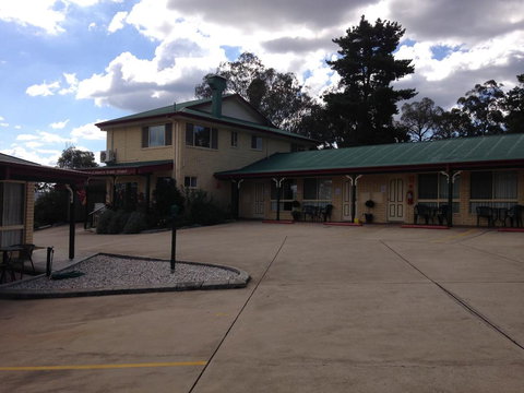 Country Rose Motel Warwick - Accommodation Brunswick Heads 2