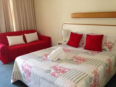 Country Rose Motel Warwick - Accommodation Brunswick Heads 3