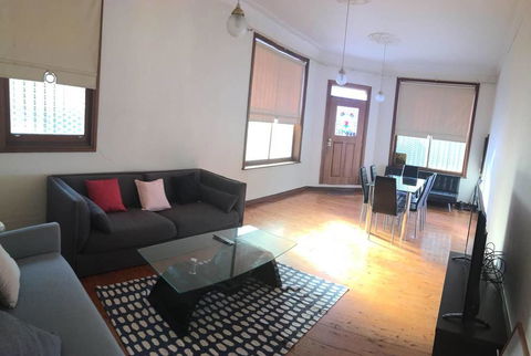 Cozy Spacious Terrace In Sydney's Eclectic Newtown - Accommodation Brunswick Heads 2