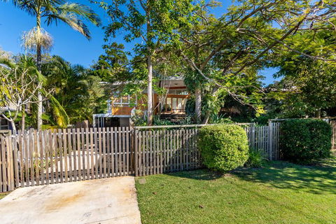 Decked Out For A Fantastic Holiday - (Whole House) Winnett St, Woorim - Accommodation Brunswick Heads 2