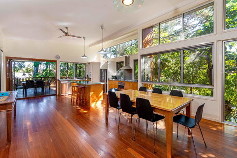 Decked Out For A Fantastic Holiday - Winnett St, Woorim (Upstairs Only) - Accommodation Brunswick Heads 3