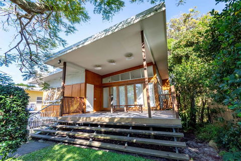 Decked Out For A Fantastic Holiday - Winnett St, Woorim (Upstairs Only) - Accommodation Brunswick Heads 0