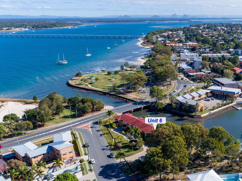 Elegant Waterfront Gem Where The Ocean Meets The Canal! - Accommodation Brunswick Heads 0