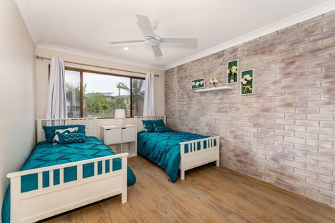 Elegant Waterfront Gem Where The Ocean Meets The Canal! - Accommodation Brunswick Heads 3